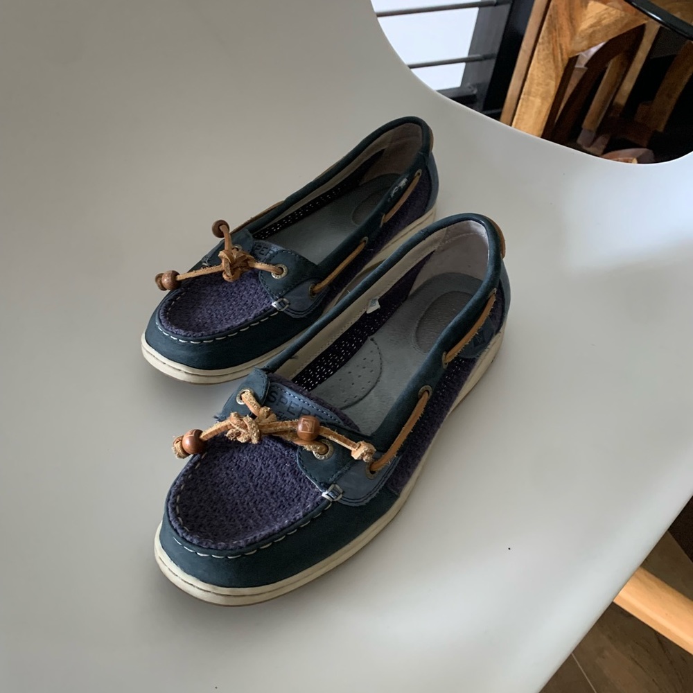 Women’s Sperry Angelfish boat shoes in Navy Blue